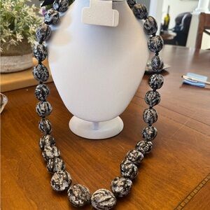 Black & White Marbled 32 inch Hawaiian kukui  Jewelry